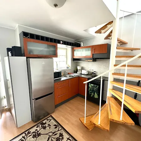 Maria Tolli Poik * קורסארה