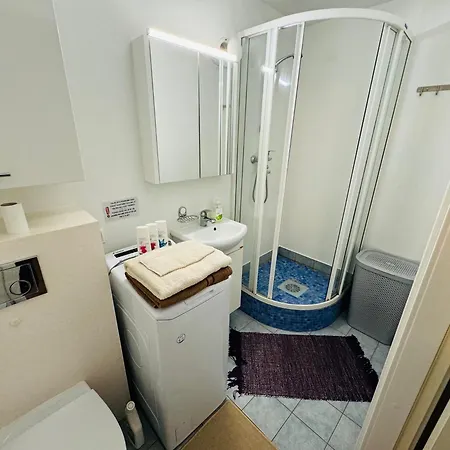 Maria Tolli Poik アパート クレサーレ